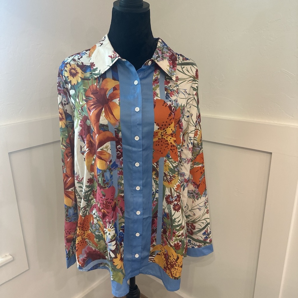 Floral‎ Button-Up Women's Blouse